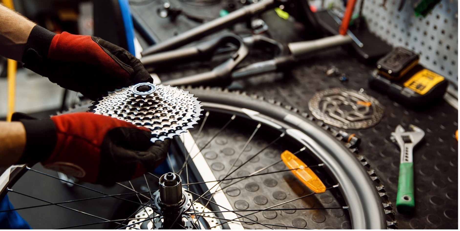 Bikebook and Saledock Forge Strategic Partnership to Revolutionise POS Solutions for Bike shops